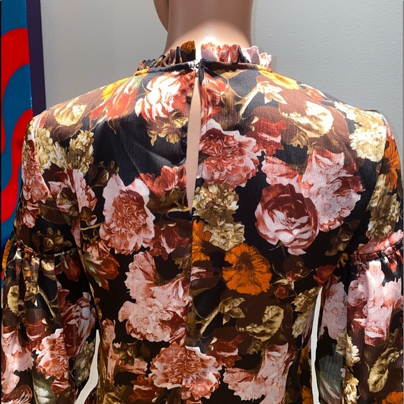 *H&M* Floral Blouse - Picture 7 of 9